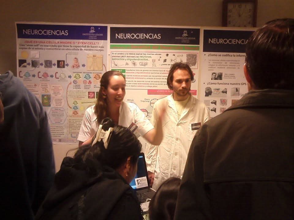 Su trabajo de divulgación en la Fundación Instituto Leloir durante la Noche de los Museos.